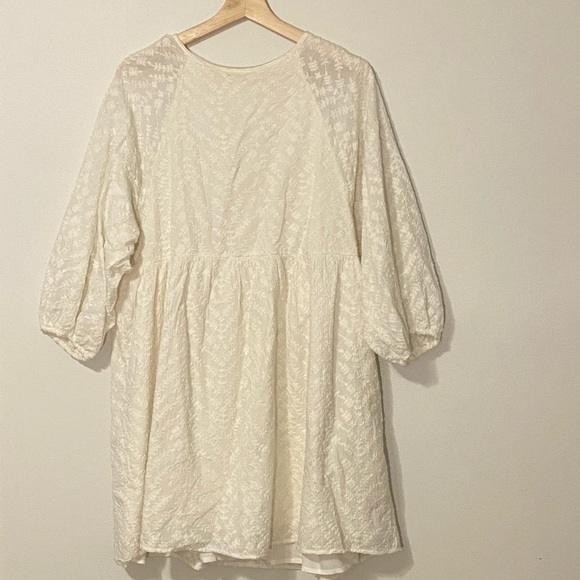 Pull&Bear white lacy mini dress - Picture 2 of 4